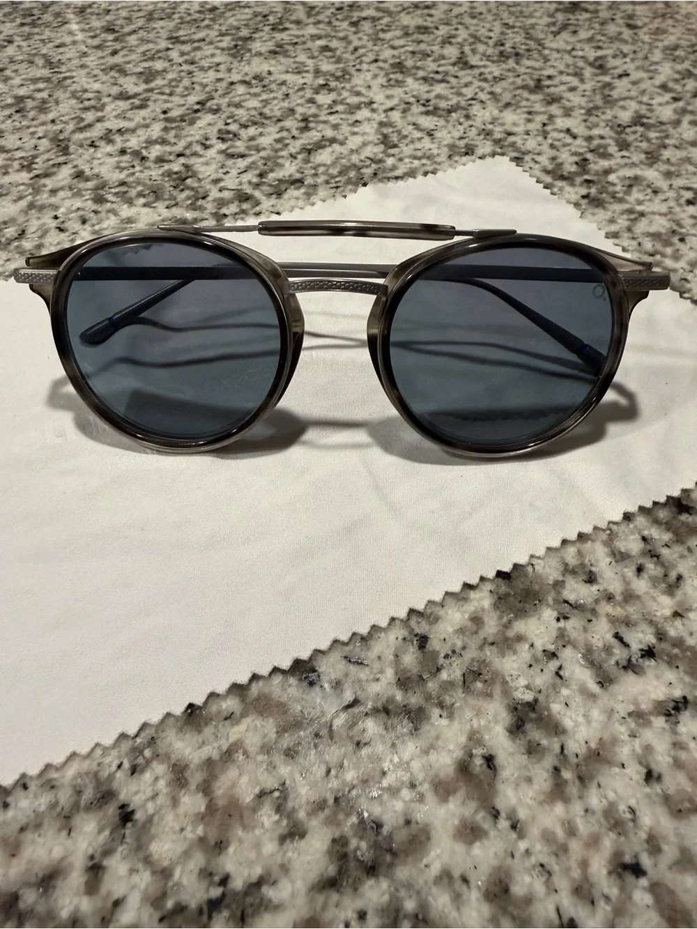 Men's Round Metal-Bridge Sunglasses in Blue Gradient